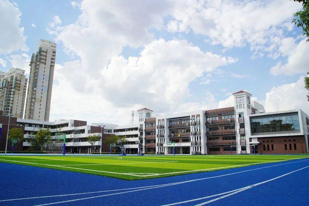 普陀区晋元附校 晋元高级中学附属学校,是一所公办九年一贯制学校