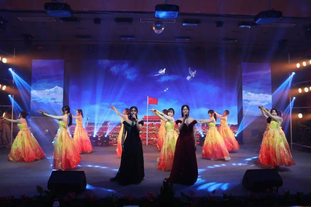 歌舞《灯火里的中国》