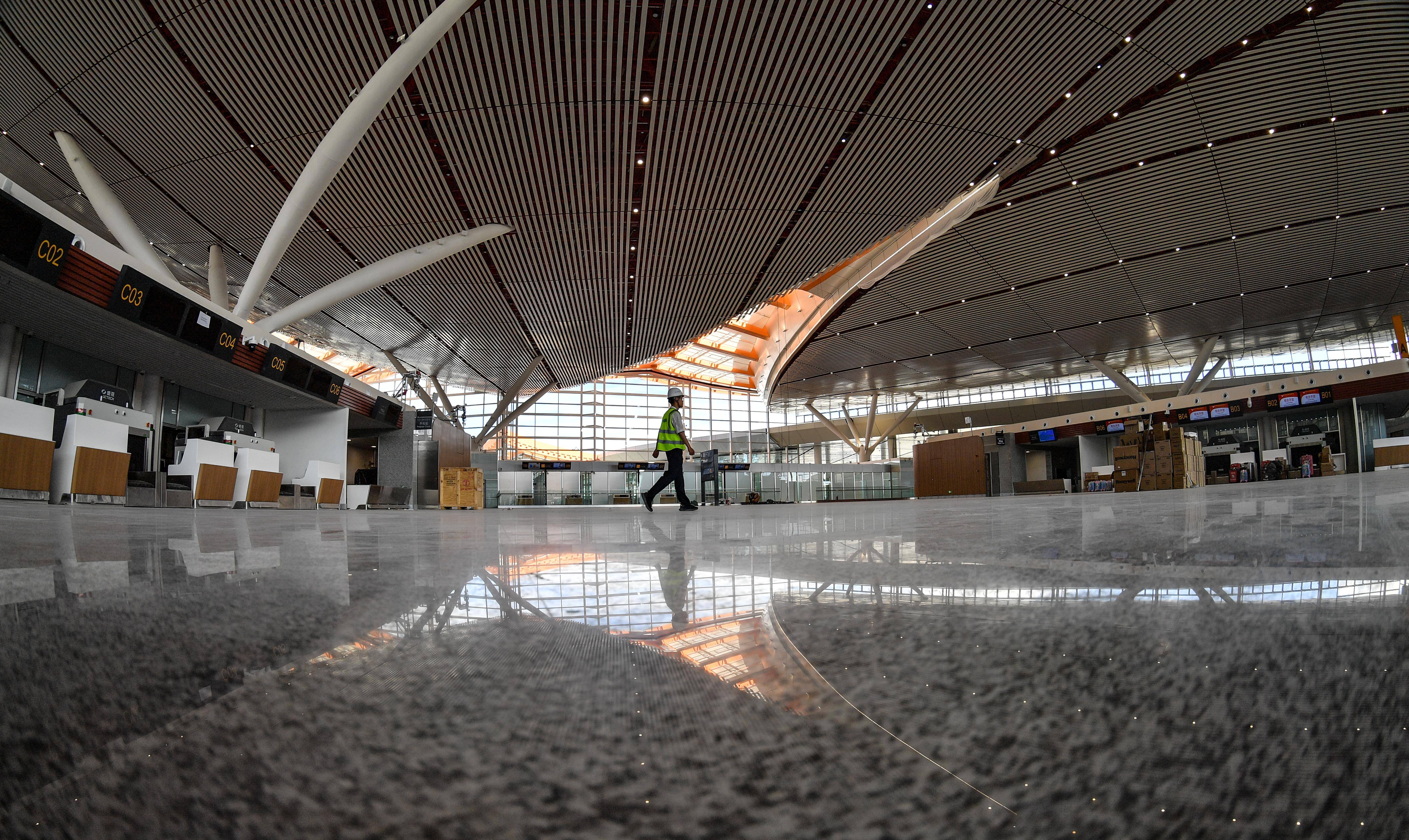 6月30日拍摄的拉萨贡嘎国际机场t3航站楼内部一角.