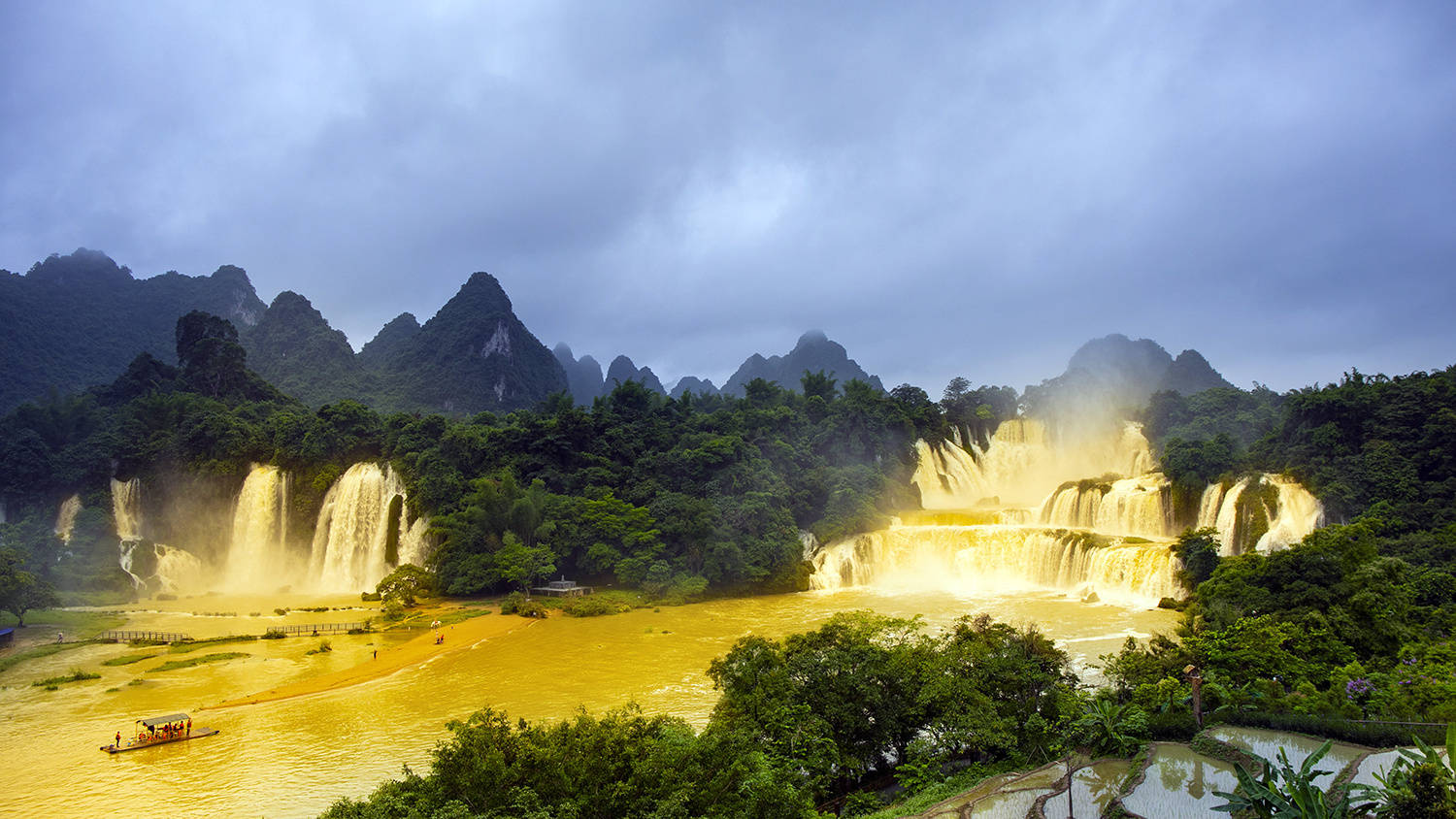 连日来,由于桂西部分地区降雨量较大,局地暴雨的天气,让位于中越边境