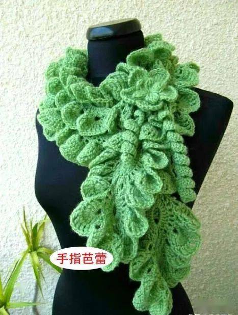 用花朵钩织的五彩缤纷的围巾(一)