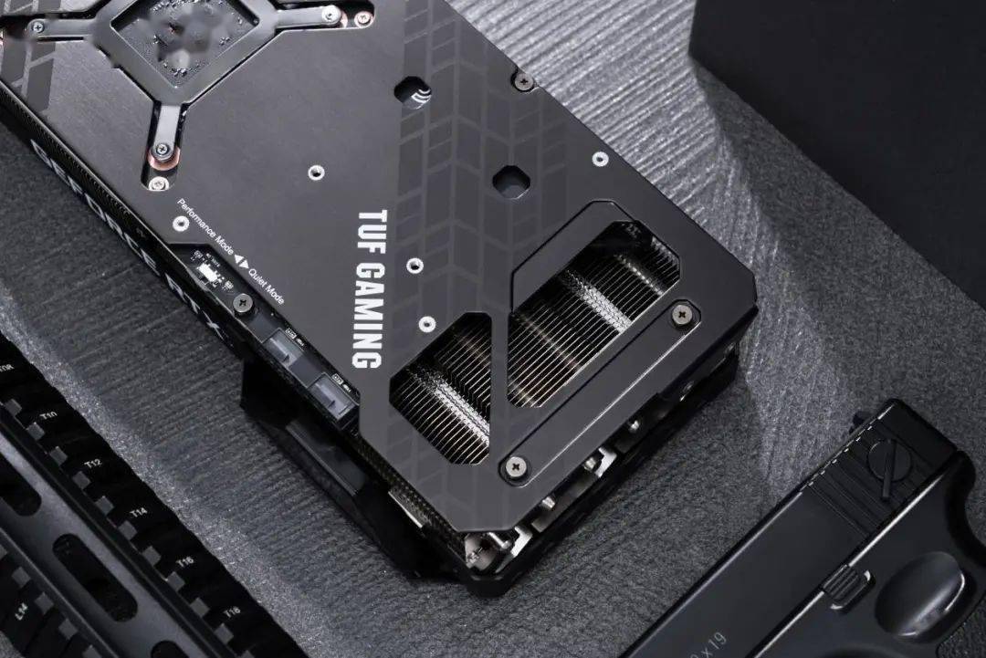 华硕tuf-rtx3070ti-o8g-gaming美图欣赏