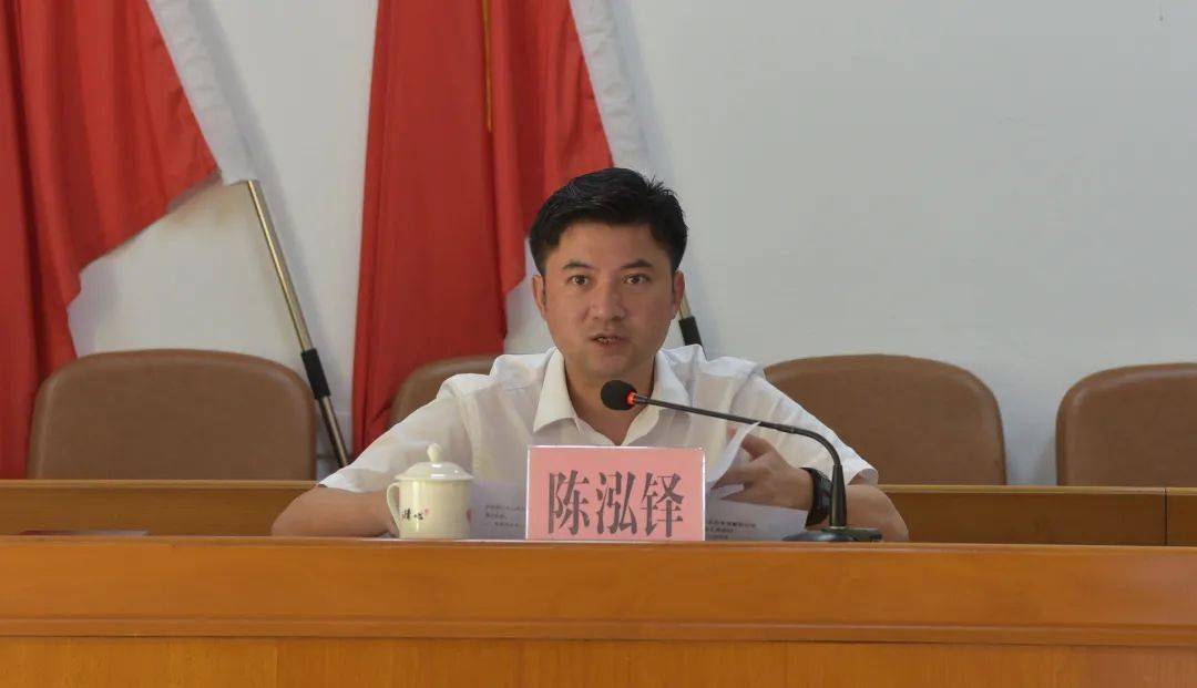 会上,普宁市副市长,公安局长陈泓铎