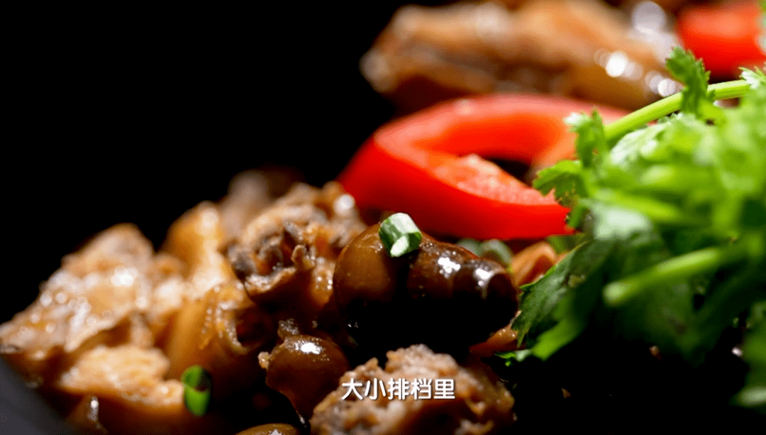 央视《味道》调查员在永汉低冚红色村摸山坑螺,这