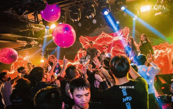 千万级神秘抖音大咖,全园啤酒大派送,1小时超级狂欢大巡游,梦幻国际