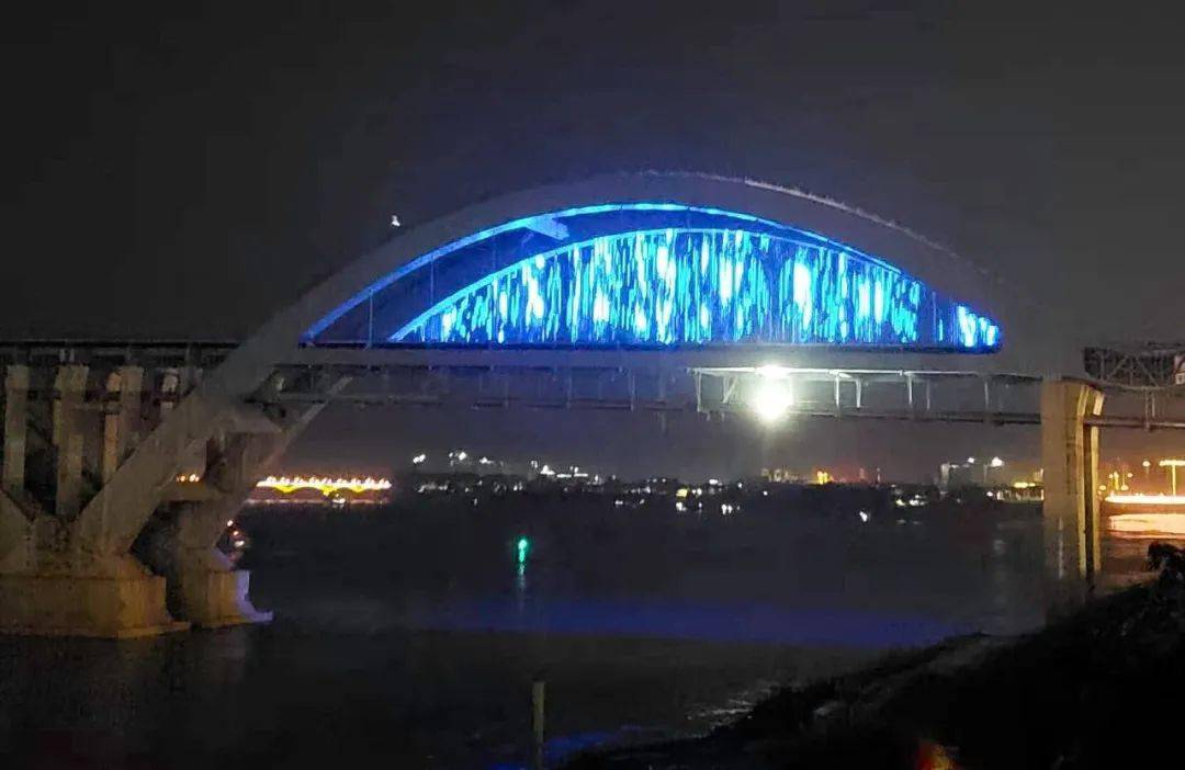 梧州高旺大桥夜景亮灯了,美美的,梧州又多一处网