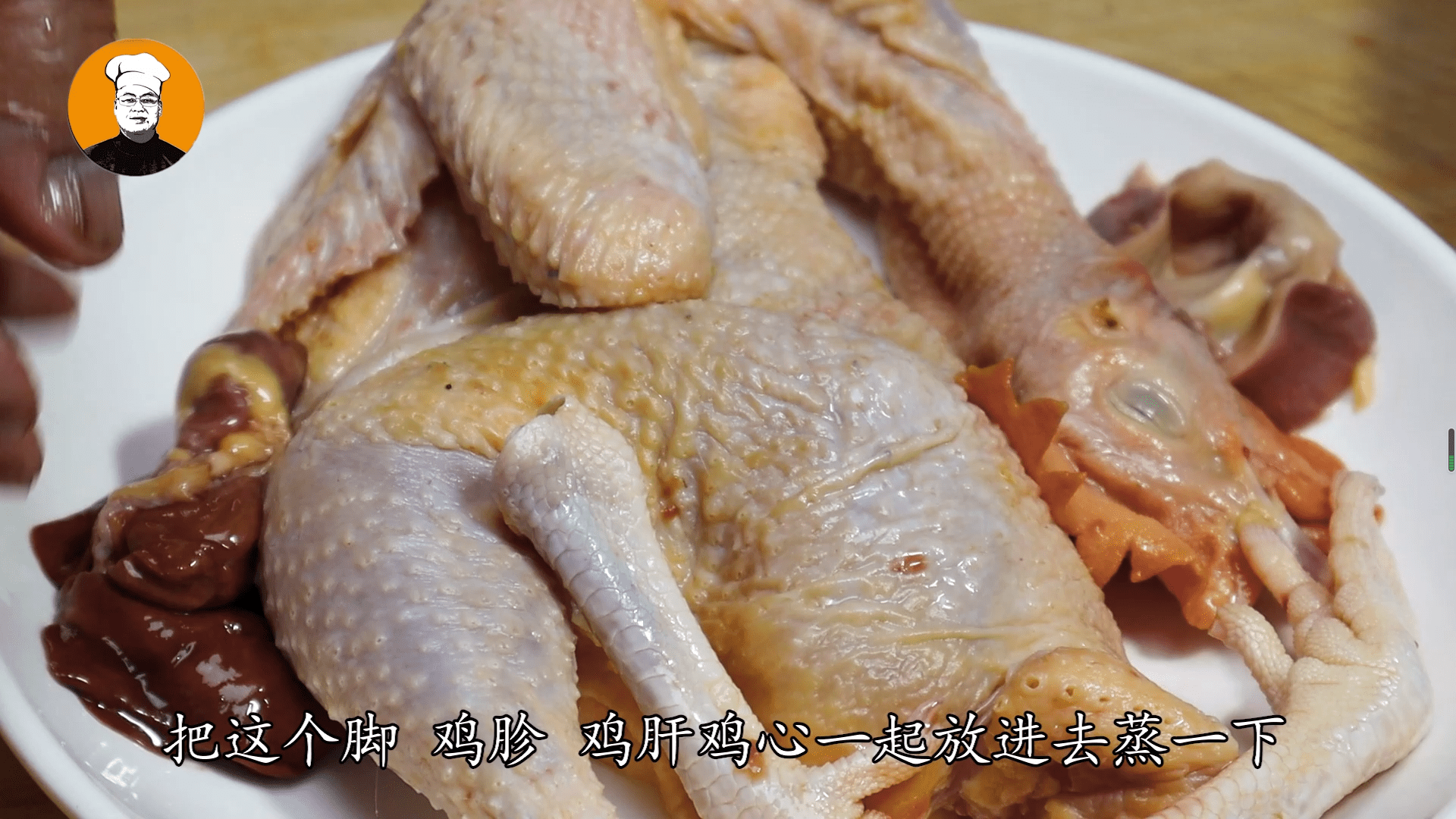 客家"隔水蒸鸡"传统做法,皮脆肉嫩,鲜美多汁,比白切鸡