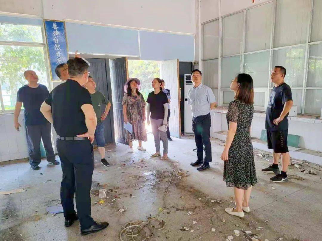 7月14日,镇领导王鹏宇,邱耀平分别带队前往七都社区,庙港社区,开展既