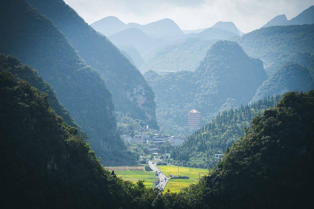 2019年9月14日,贵州兴义,万峰林风光(来源:视觉中国)