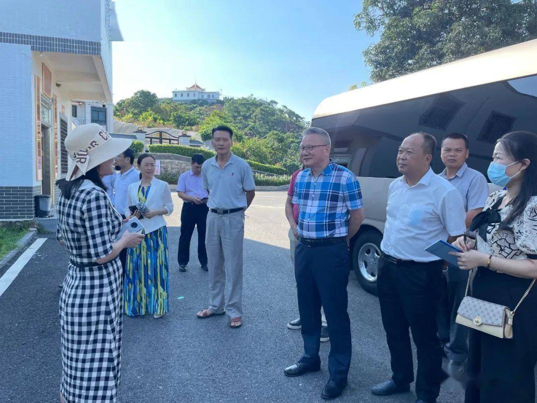 国家级健康促进专家汤捷,广东省健康教育协会副会长何志强以及茂名市