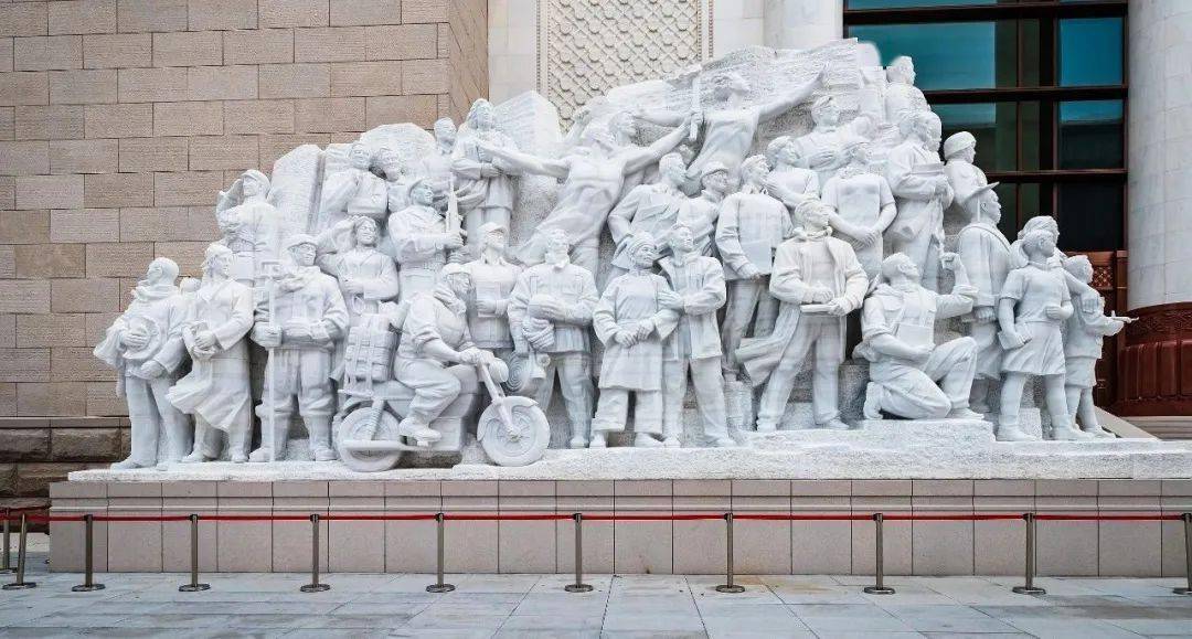 【一起学党史】中国共产党历史展览馆前的五组雕塑