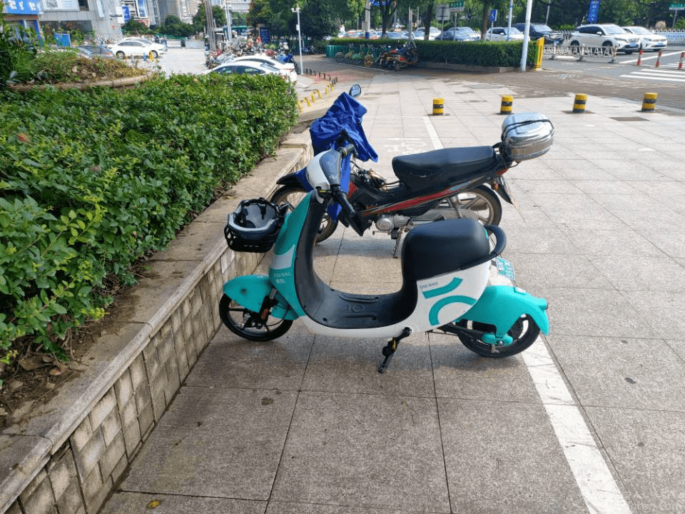 市民使用共享电单车遇难题