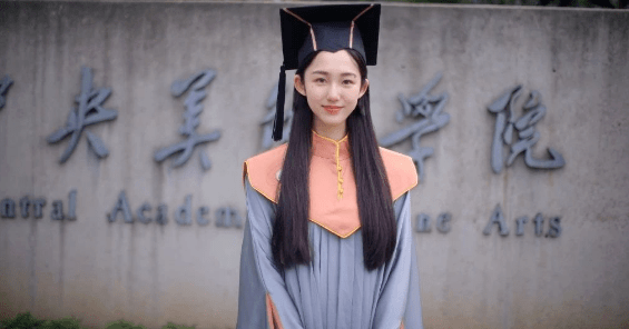 中央美院的学士服美上2亿热搜这是什么神仙毕业现场