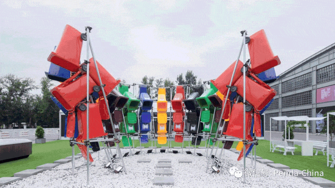 这件作品首次展出于北京农展馆设计中国北京的主展场,之后 penda