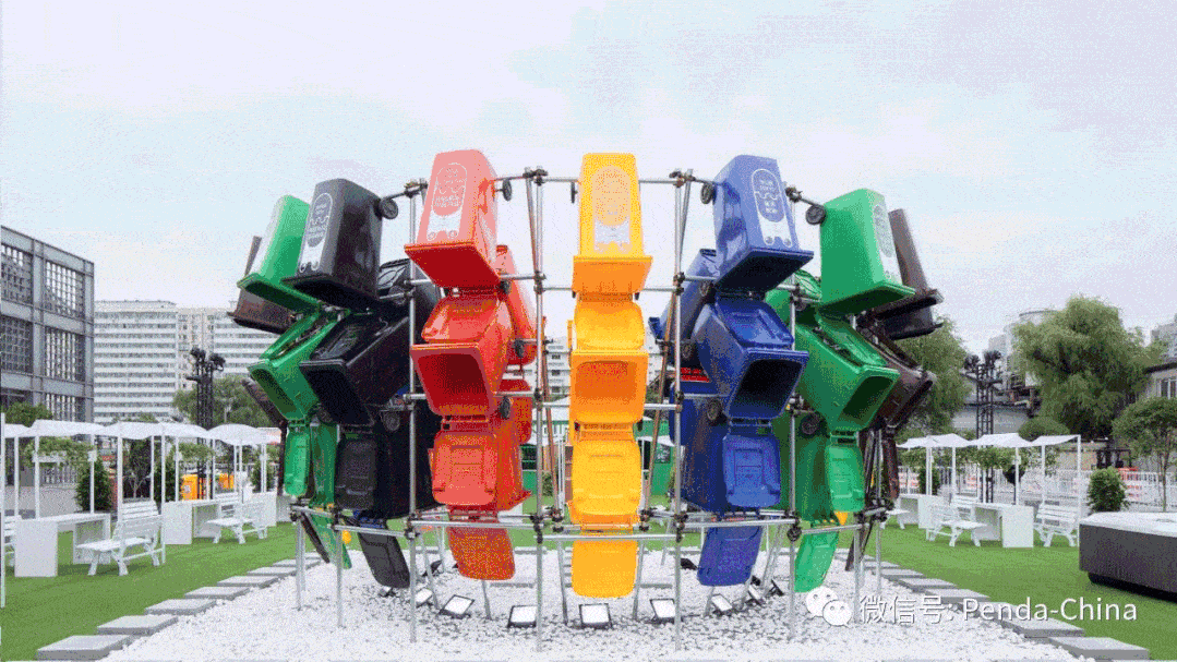 这件作品首次展出于北京农展馆设计中国北京的主展场,之后 penda