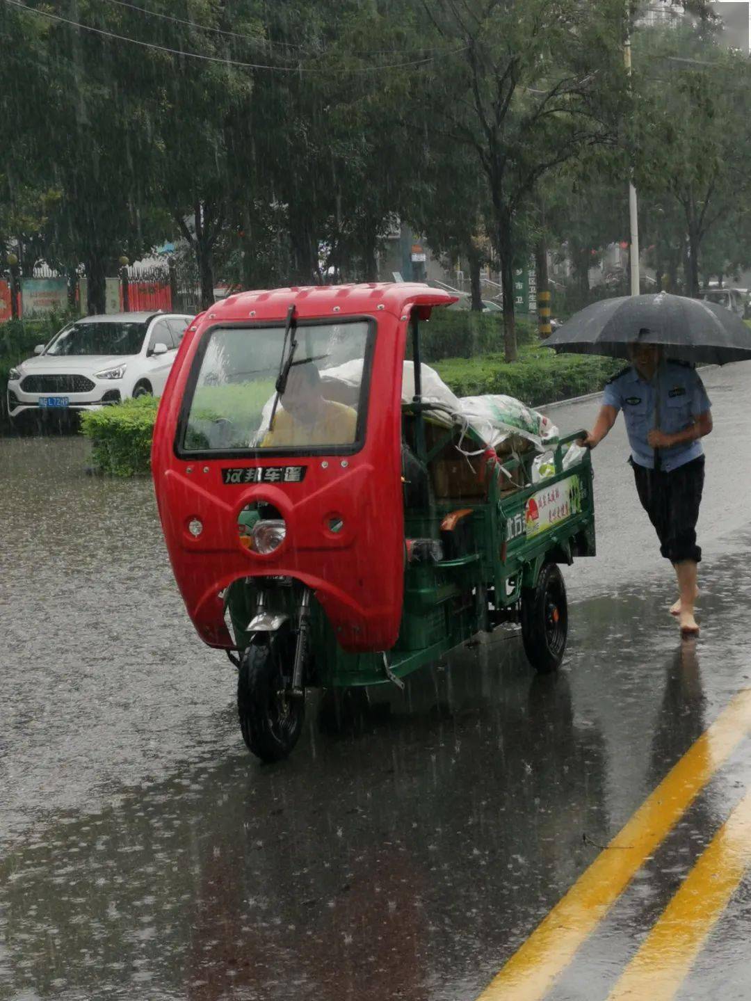 「直播」预警,路况,救援现场.河南暴雨信息全汇总