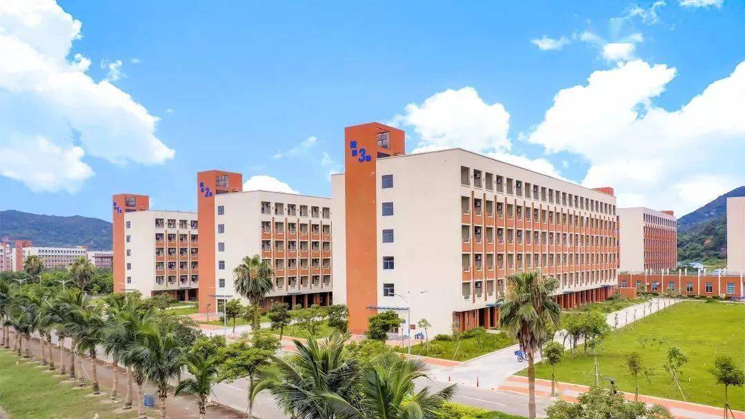 珠海这所学校被人民日报点名!全国热搜