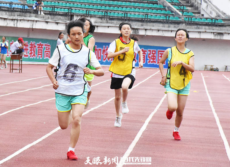 印江:三千学子龙腾虎跃演绎夏日风采