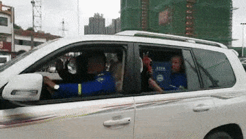 再大的风雨,我们并肩而立!_蓝天救援队