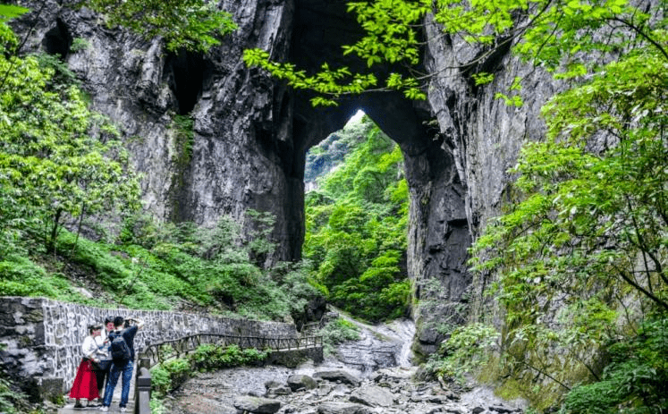 武汉,荆州,宜昌三峡人家,三峡大坝,神农架,恩施大峡谷,武当山