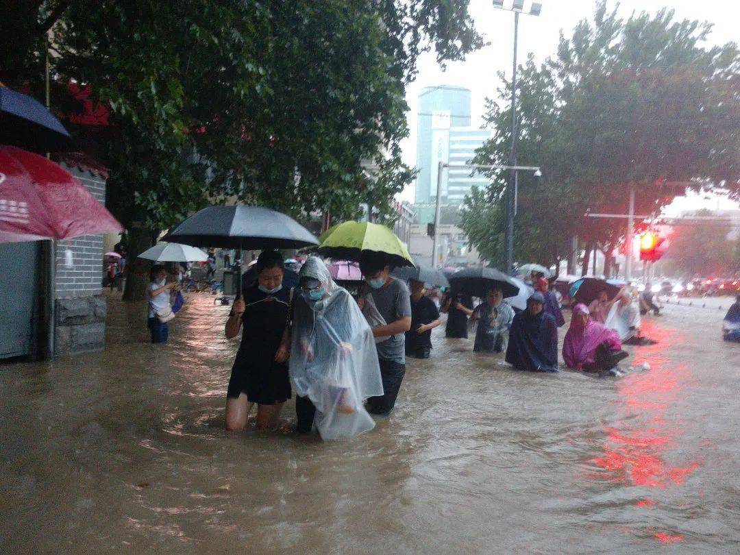 郑州720特大暴雨亲历者讲述地铁被困经历错过了哪些自救机会