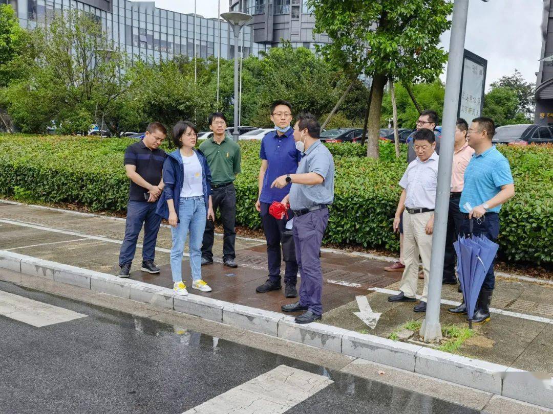 今天下午,区委常委,区政府副区长,区防汛防旱指挥部指挥王蓓蕾率队