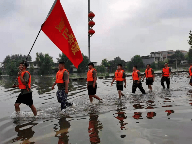 夏邑人在郑州新乡支援救灾照片