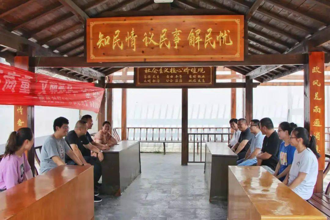 这个社区的长廊,用处大!_议事
