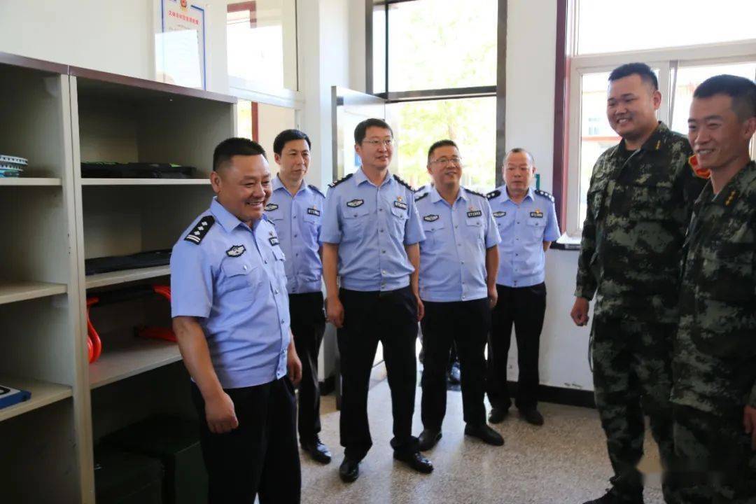 "八一"建军节到来之际,静乐县副县长,公安局长孟宏星与公安局党委班子