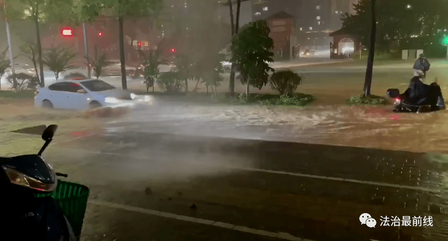 晚上被 暴雨淋成落汤鸡