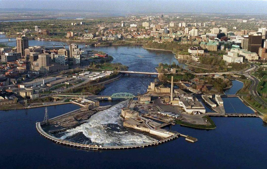 and mail这个瀑布大家一定不陌生,chaudière falls坐落在渥太华河上