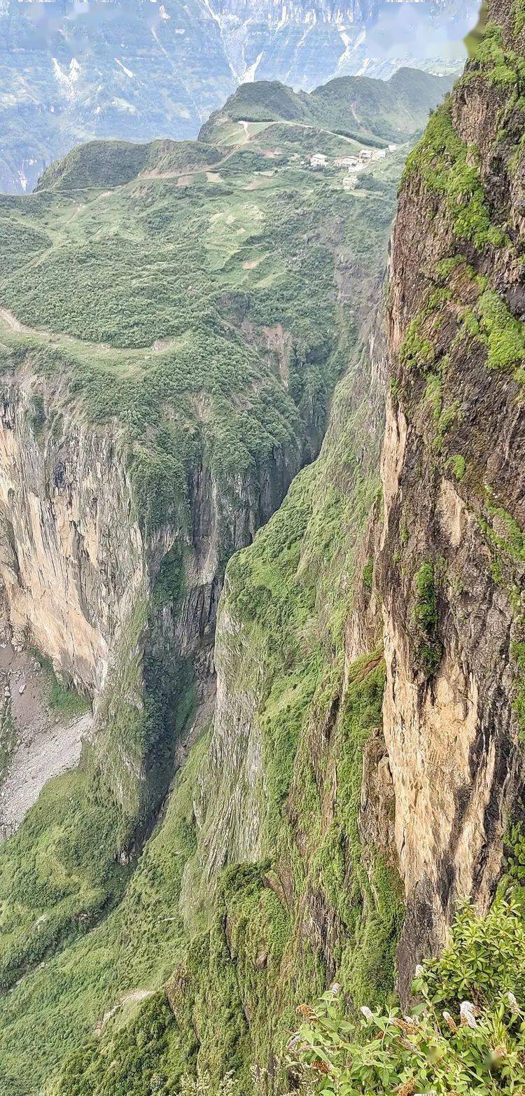 五星红旗下之鸡公山大峡谷!