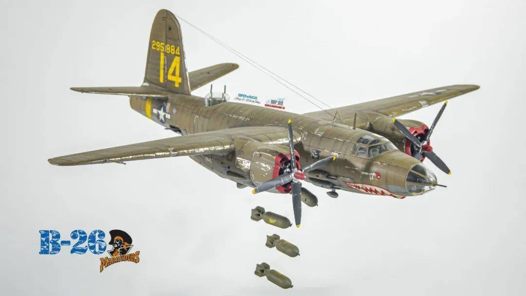 投弹中的b-26轰炸机!