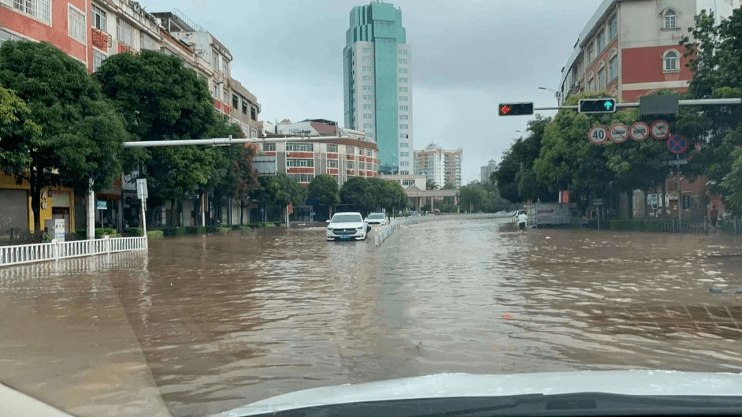 暴雨袭城!玉林多地易积水路段曝光,预计未来几天还将有