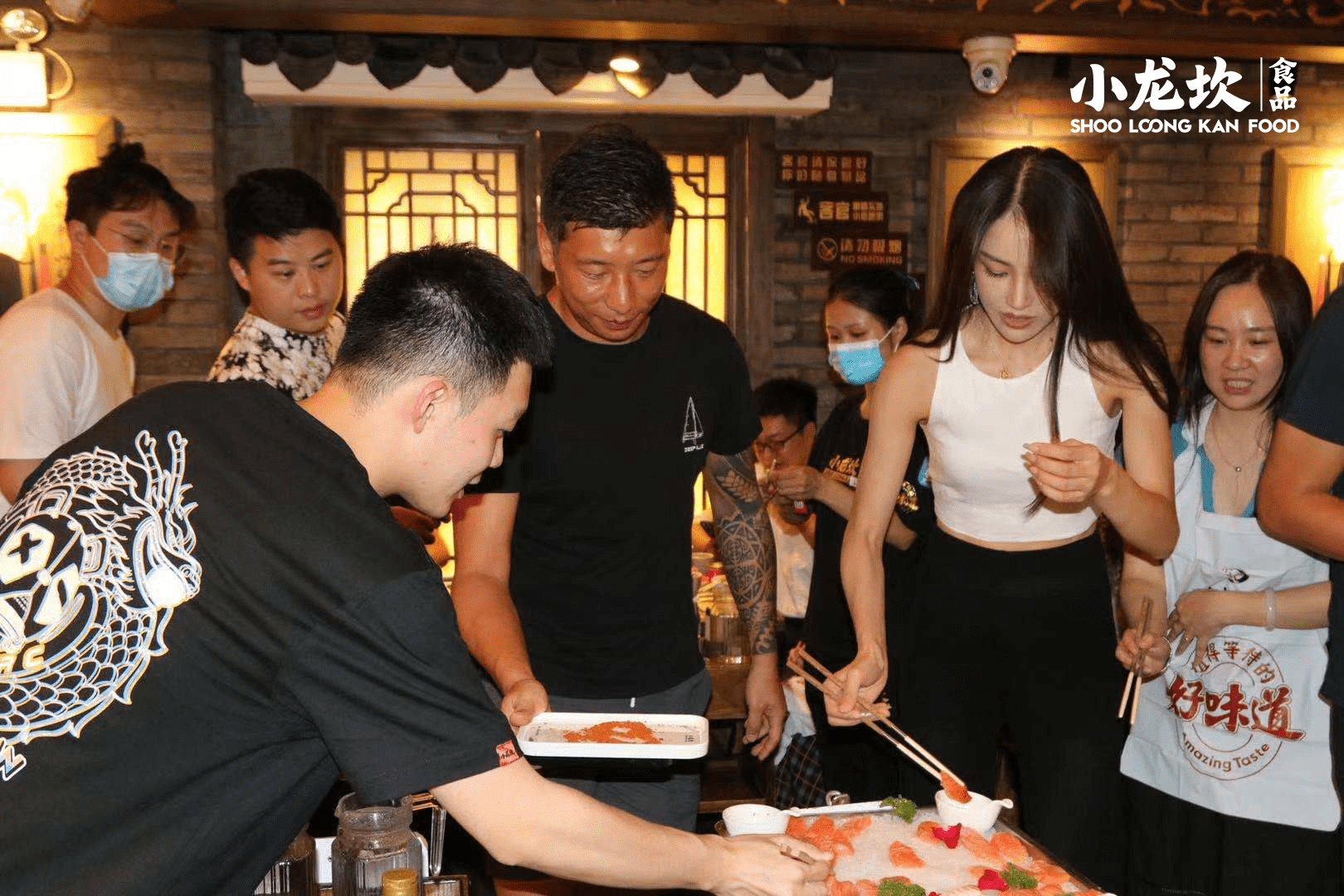 一人孤帆海漂三年平安回国,韩船长携手小龙坎食品献礼