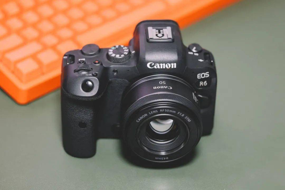佳能eos r6 rf50mm f1.8 带你纵享轻盈的日常拍摄乐趣_镜头