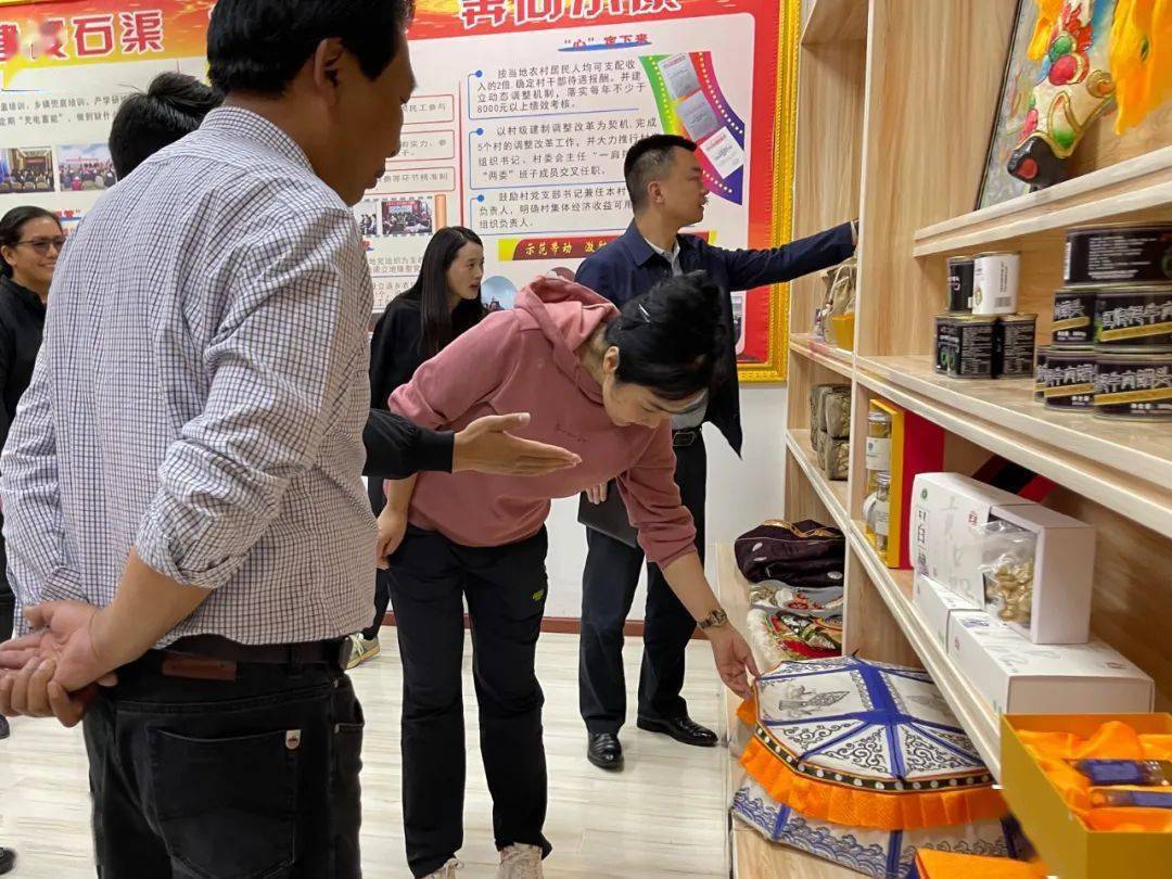 州委常委,宣传部长汪玉琼一行工作组莅临石渠县青年书