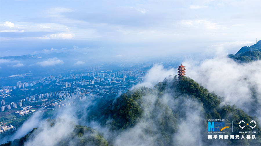 一场雨后,重庆市北碚区缙云山迎来绝佳景致.