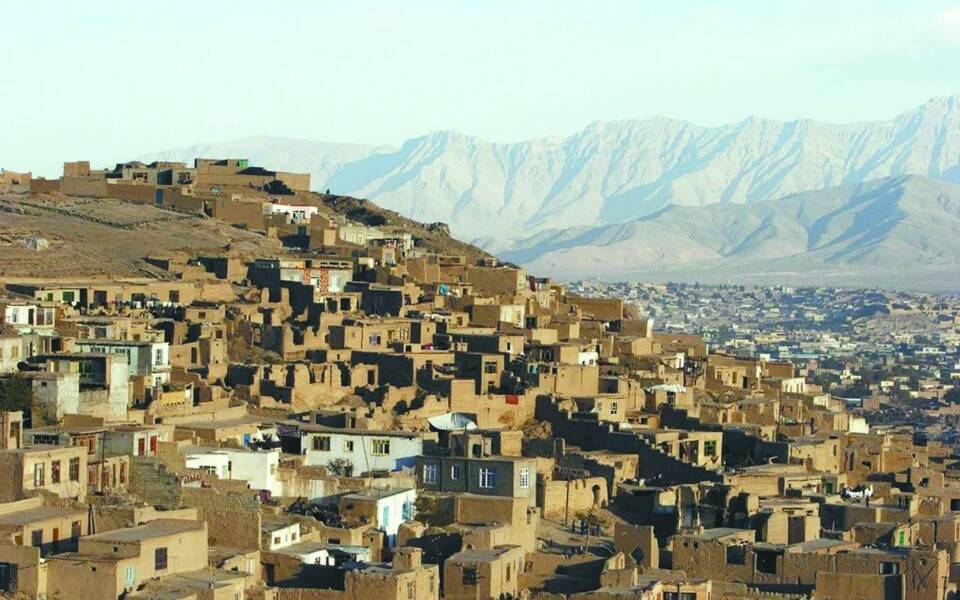 依山而建的喀布尔民居.