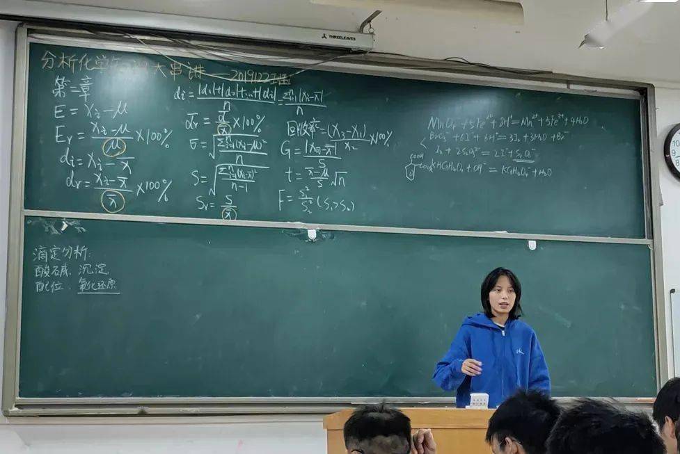 点赞华北水利水电大学90后辅导员胡晓稼和他的00后学生们