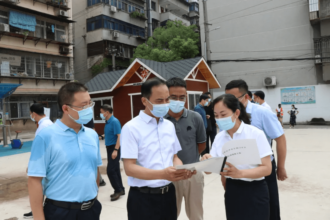 8月18日上午,荆州市沙市 区委书记,区长黄勇调研督办2021年老旧小区