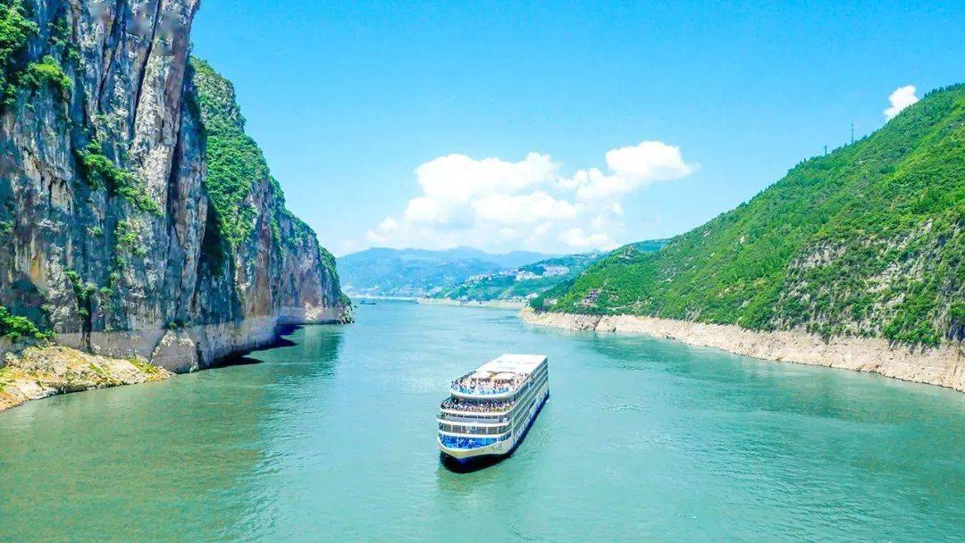 " (图源澎湃新闻) 开启世纪游轮长江之旅 以360度的视角看遍长江两岸