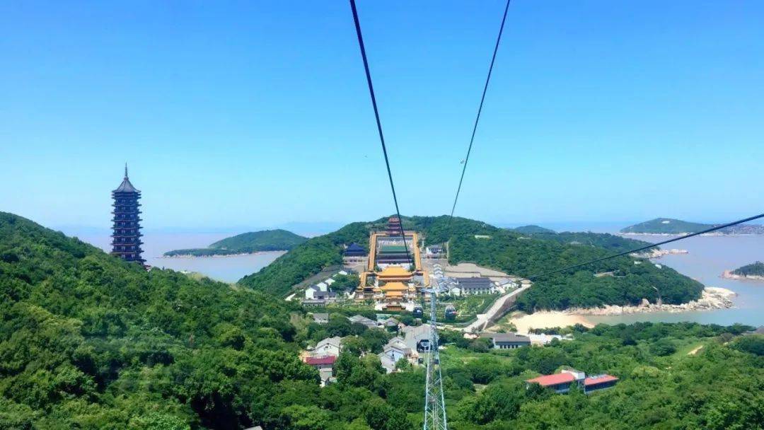 有慧济寺,海天佛国崖,云扶石,菩萨顶,鹅耳枥树,佛顶山索道等几处景点