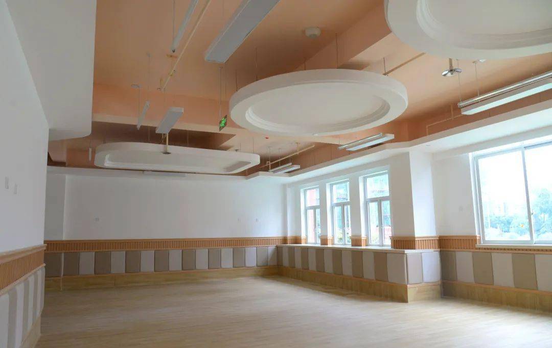 人米江华介绍 该新建幼儿园项目室内的 安装,水电,消防,装饰装修等