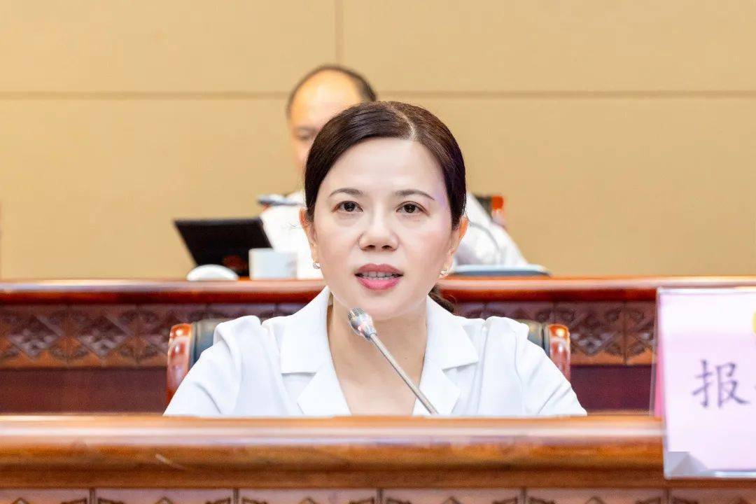 人大三会市十五届人大常委会第四十四次会议召开