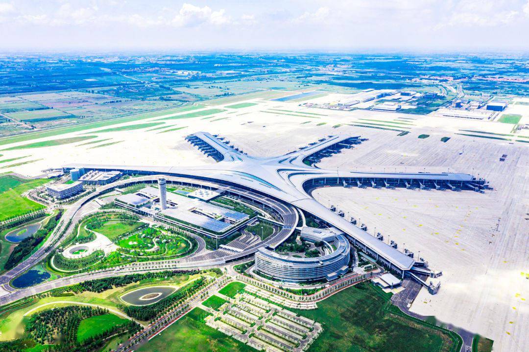 8月12日零时,山东青岛胶东国际机场实施转场运营,并同步关闭青岛流亭