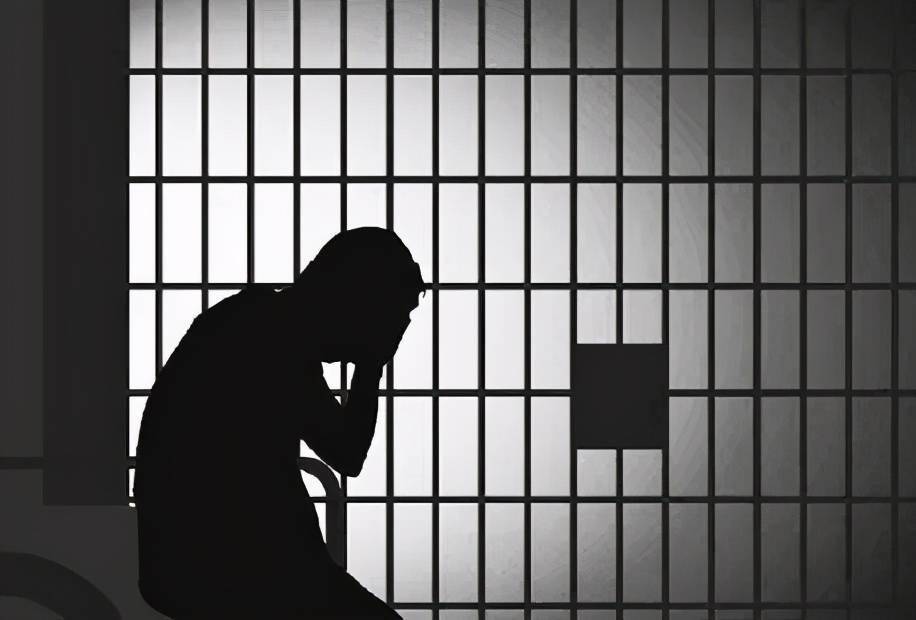 悲观男女相约自杀,男子中途放弃独自离开
