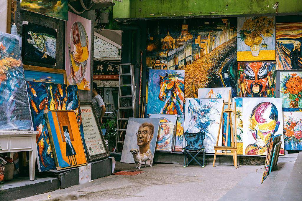 深圳大芬油画村:城中村里长出的油画艺术殿堂