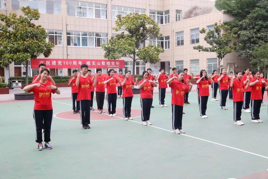 淮安市特殊教育学校:手语"唱"赞歌 无声传经典