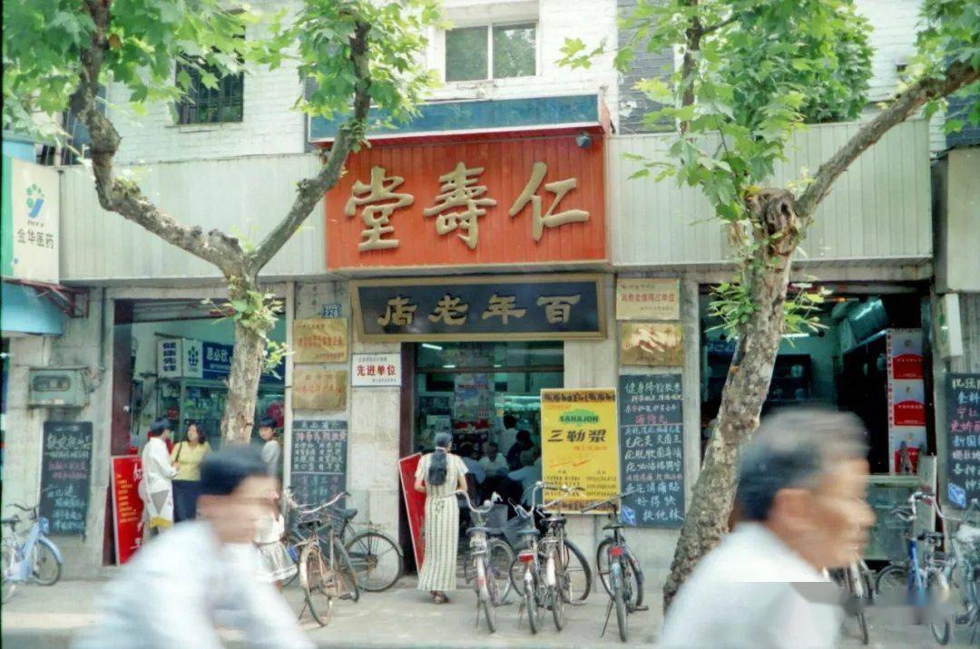 刷屏了!多张罕见老照片曝光,只有